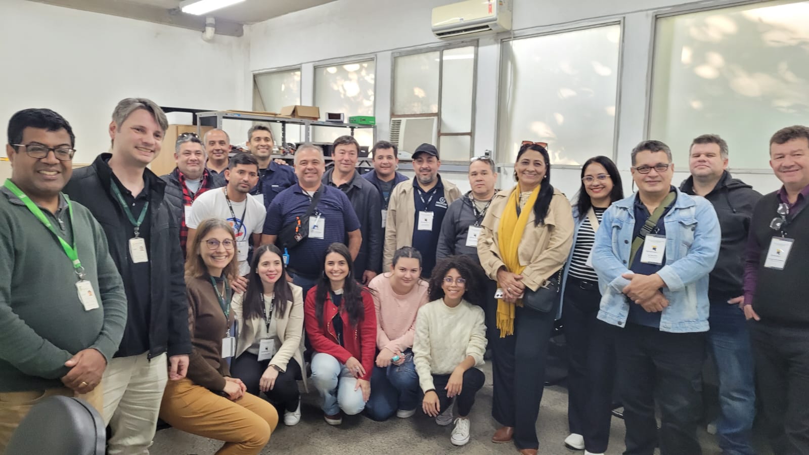 visita ao Lab de informatica Com pro. Jose baldinato e Daniela dos Santos Santana